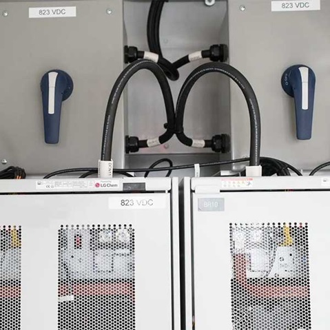 A close-up of battery units labelled '823 VDC' and 'BR10', featuring cables and connectors for electrical connections.